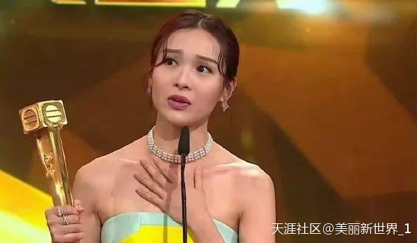 TVB颁奖礼：女明星集体发挥失常，服装廉价妆容老气